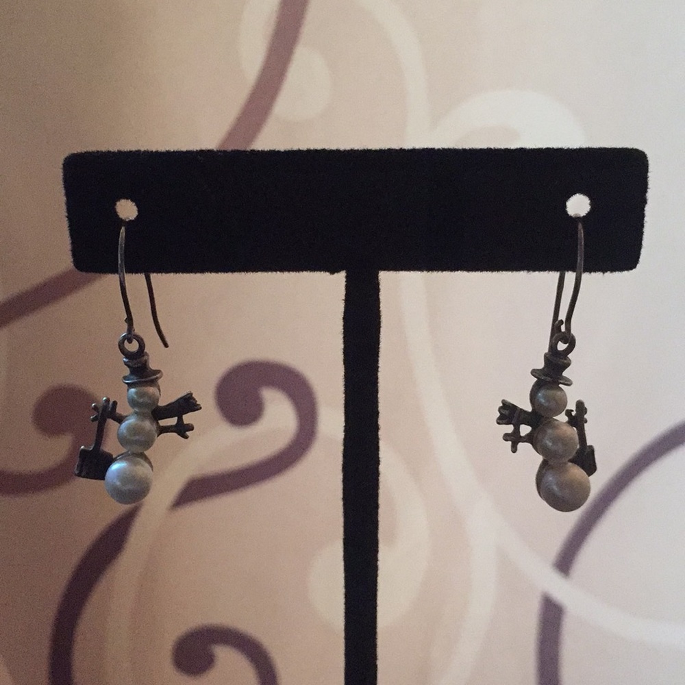 Silpada pearl snowman earrings.